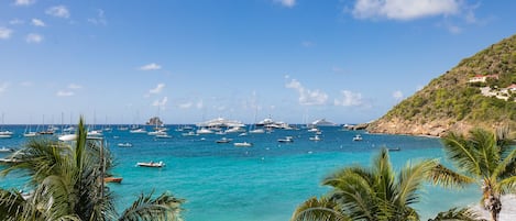 Plage, chaises longues, serviettes de plage
