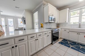 Fridge, microwave, oven, stovetop - 30A 6 Bedroom Beach house/Private HEATED Pool/ Sleeps 19 close to beach (Santa Rosa Beach)