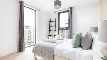 2 bedrooms, iron/ironing board, free WiFi, bed sheets