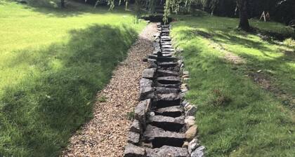 Creekside Lodge Bathpool, overlooking river in Cornwall