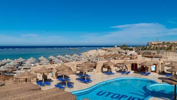 5 piscines extérieures, cabanons gratuits, parasols de plage