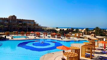 5 Außenpools, Cabañas (kostenlos), Sonnenschirme