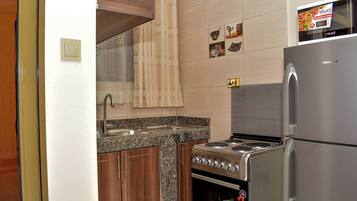 Studio | Dapur peribadi | Peti sejuk, ketuhar gelombang mikro, ketuhar, dapur