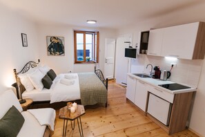 1 bedroom, in-room safe, free WiFi, bed sheets