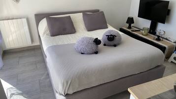1 bedroom, free WiFi, bed sheets