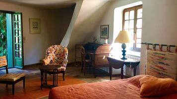 1 dormitorio, tabla de planchar con plancha, cuna de viaje y wifi gratis