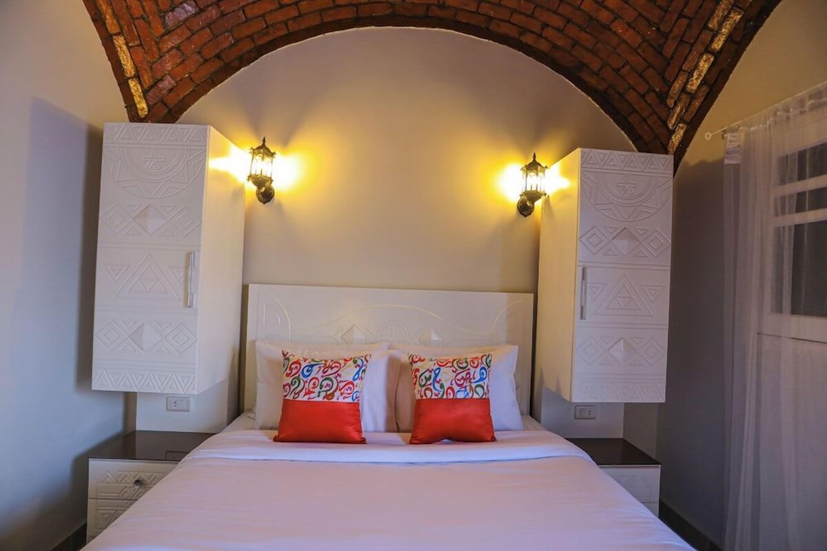 Minibar, desk, rollaway beds (surcharge), bed sheets