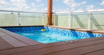 Modern penthouse at Miramar, private picuzzi, terrace and city view