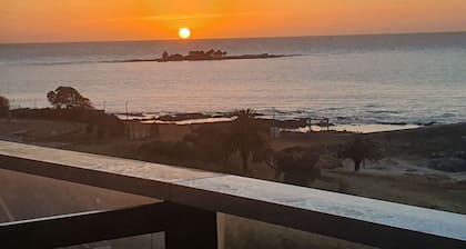 Modern Apartment First Line Beach, Montevideo UY