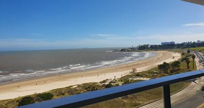 Modern Apartment First Line Beach, Montevideo UY
