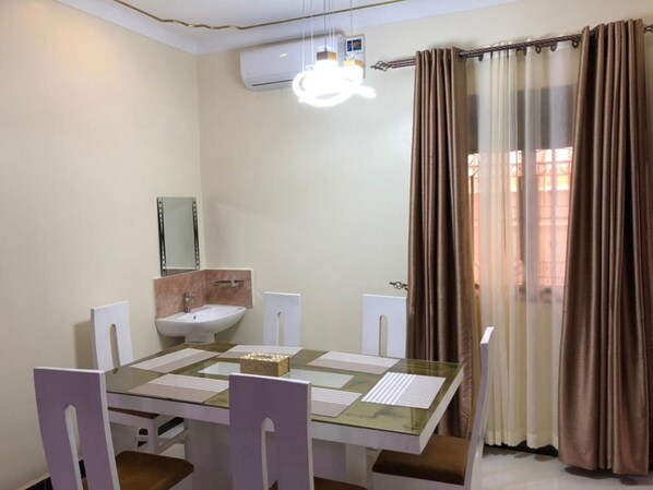 Apartment | Dining