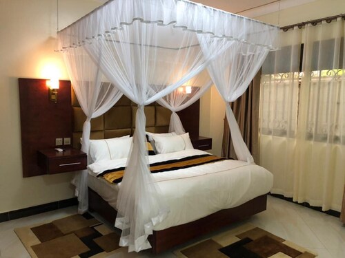 2 Bed - Sleeps 4 - Free Airport Shuttle