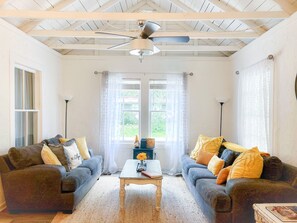 Smart TV, chimenea y videojuegos 