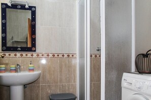 تجهيزات دش، مجففات شعر، مناشف، صابون