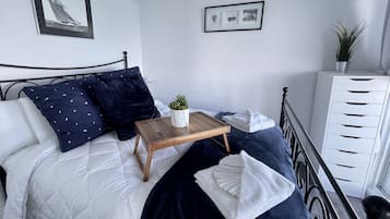 2 habitaciones, escritorio, tabla de planchar con plancha y wifi gratis