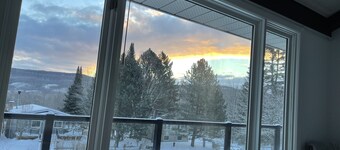 Newly Renovated Chalet in Beaver Valley, close to many Ski Hills!!