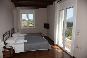 2 bedrooms, desk, iron/ironing board