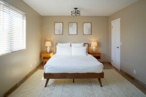 3 camere, una scrivania, ferro/asse da stiro, Wi-Fi