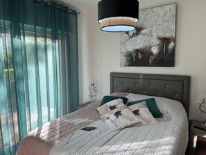 2 bedrooms, desk, iron/ironing board, free WiFi