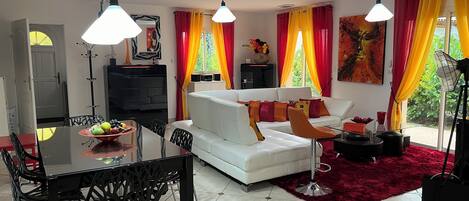 Télévision, chaîne hi-fi