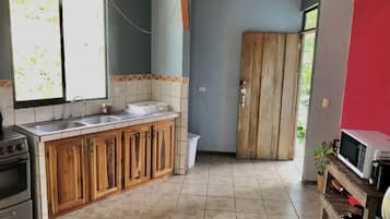 Family Apartment, 2 Bedrooms, Mountain View | Private kitchen