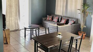 Family Apartment, 2 Bedrooms, Mountain View | Living area