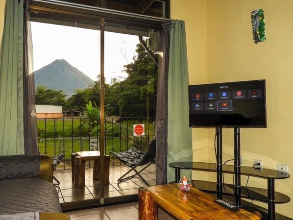 Interior - Iguana Garden Downtown (La Fortuna)