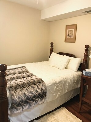 2 bedrooms, iron/ironing board, WiFi, bed sheets