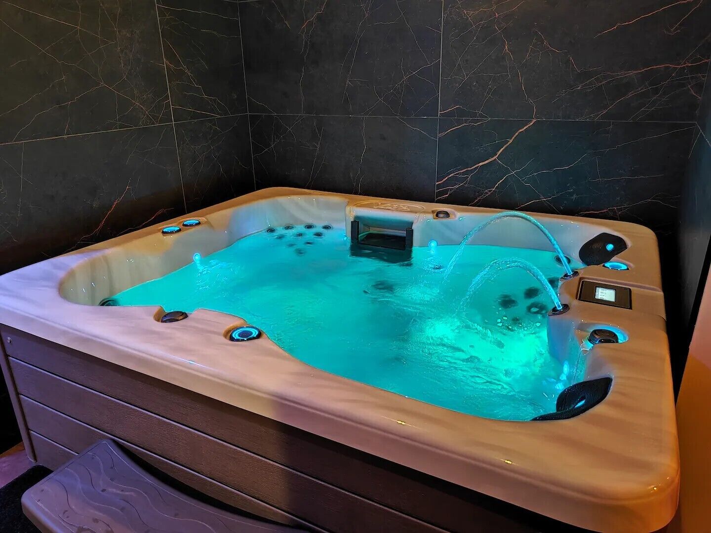 Indoor spa tub