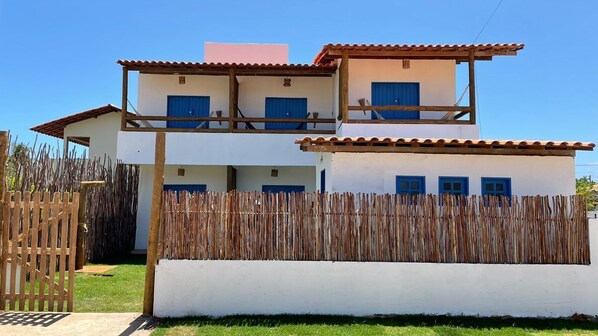 Front of property - Le Petit Suítes Praia de Lages (Porto de Pedras)