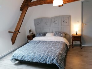 4 habitaciones, escritorio, tabla de planchar con plancha y wifi gratis 