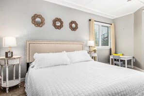 3 bedrooms, desk, iron/ironing board, free WiFi