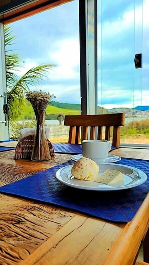 Sudah termasuk sarapan prasmanan setiap hari