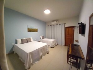 特色家居、办公桌、免费 WiFi、床单