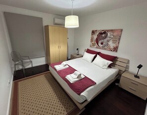 2 chambres, fer et planche à repasser, lit parapluie, Wi-Fi gratuit