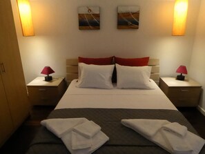 2 chambres, fer et planche à repasser, lit parapluie, Wi-Fi gratuit