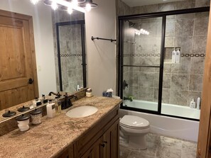 Ducha y bañera combinadas y bidé