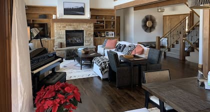 Luxury Home close to downtown Carbondale!