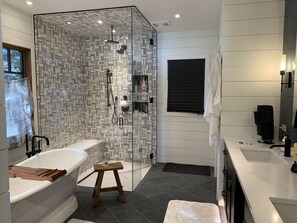 Ensemble douche/baignoire, bidet
