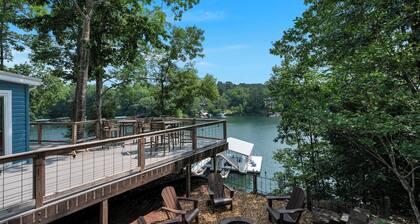 Barney's Bluff pet-friendly home w/towing pontoon