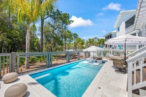 حمّام سباحة مُدفَّأ