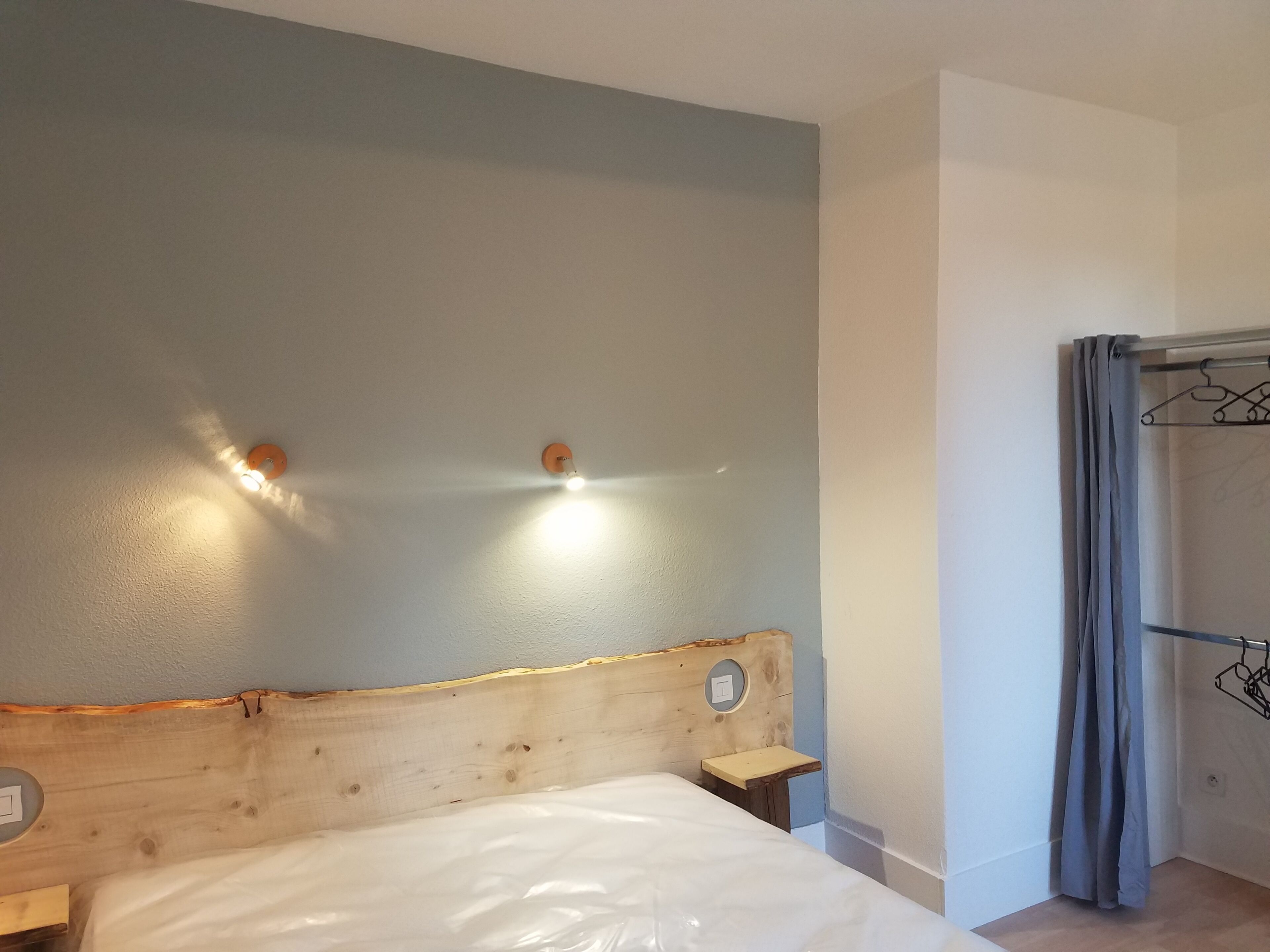 2 bedrooms, travel cot, free WiFi, bed sheets