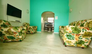 TV - Veronica's - Breathe Easy - Reduit Apartment #2 (Rodney Bay)