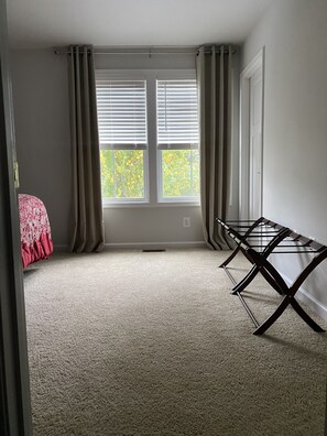 2 室のベッドルーム、アイロン / アイロン台、WiFi、ベッドシーツ