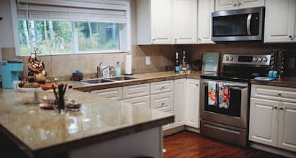 Raven’s Nest - Cozy, Northern Lights, Private