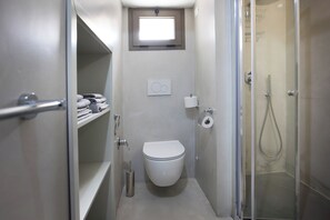 Dusche, Haartrockner, Bidet, Handtücher