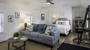 1 slaapkamer, een bureau, een strijkplank/strijkijzer, gratis wifi