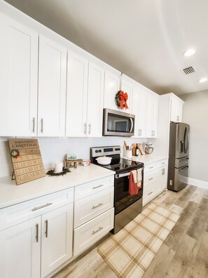 Private kitchen - Brand New Home- Pier Park area (Panama City Beach)
