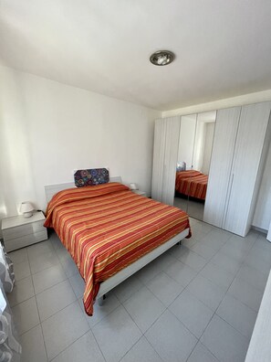 1 Schlafzimmer, Bügeleisen/Bügelbrett, Reisekinderbett, kostenloses WLAN