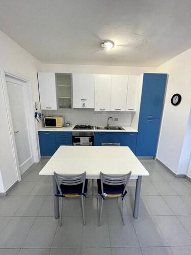 Very bright apartment with parking space, 10 minutes from the beach